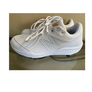 New balance baseball shoes